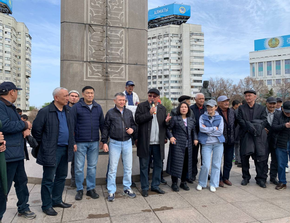 В Алматы проходит митинг оппозиции против нечестных выборов