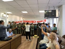 Суд оштрафовал активистов Марата Турымбетова и Майру Габдуллину за «незаконное собрание» 19 сентября 