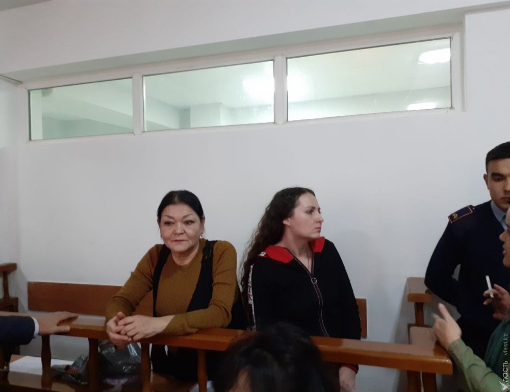 На суде в Алматы прокурор запросил для обвиняемых в участии в ДВК по 2 года ограничения свободы