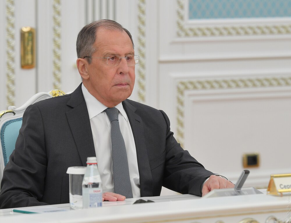 Российская сторона решит вопросы с поставками вакцины в Казахстан, пообещал Лавров