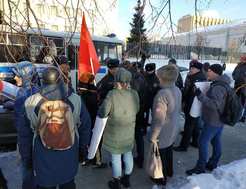 Москвичи устроили пикет у посольства Японии против передачи Курил