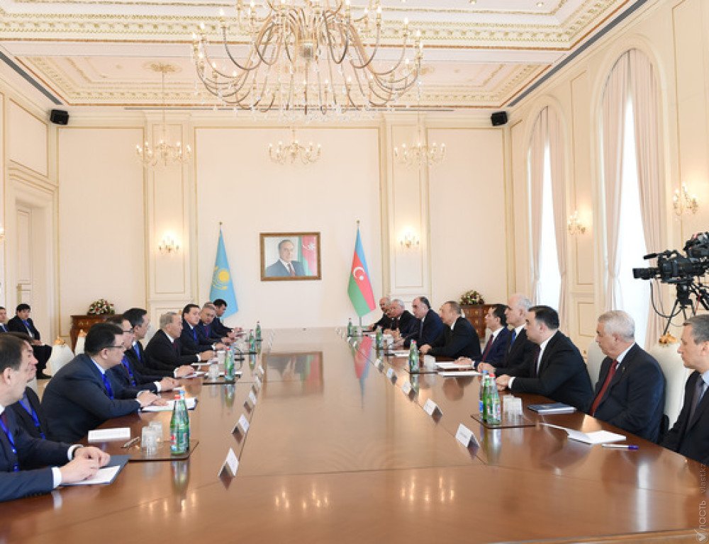 Назарбаев встретился с Алиевым в Баку