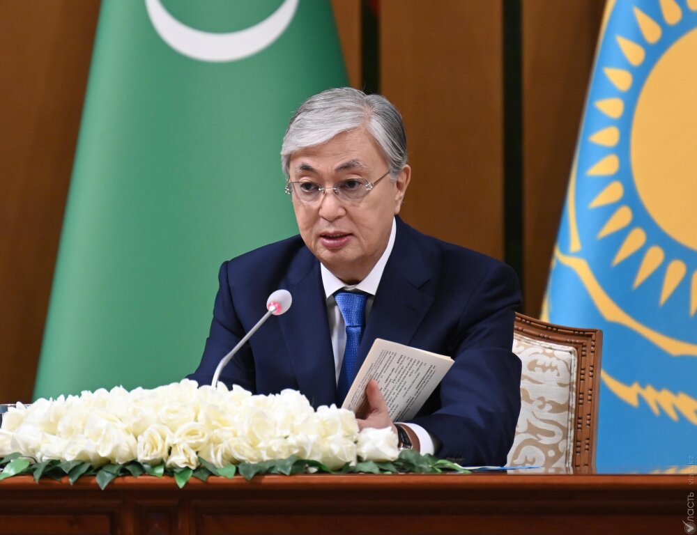 Токаев предложил создать на границе с Туркменистаном зону приграничной торговли с автомобильным грузовым терминалом