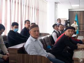 Адвокаты и подсудимые по делу о январских событиях в Алматы не согласились с обвинением в нападении на здания 