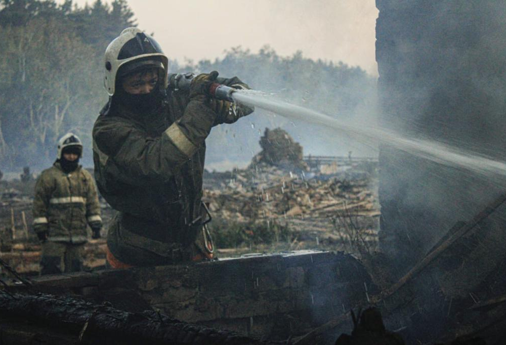 Правительство обещает отстроить дома пострадавшим при пожарах в Костанайской области 