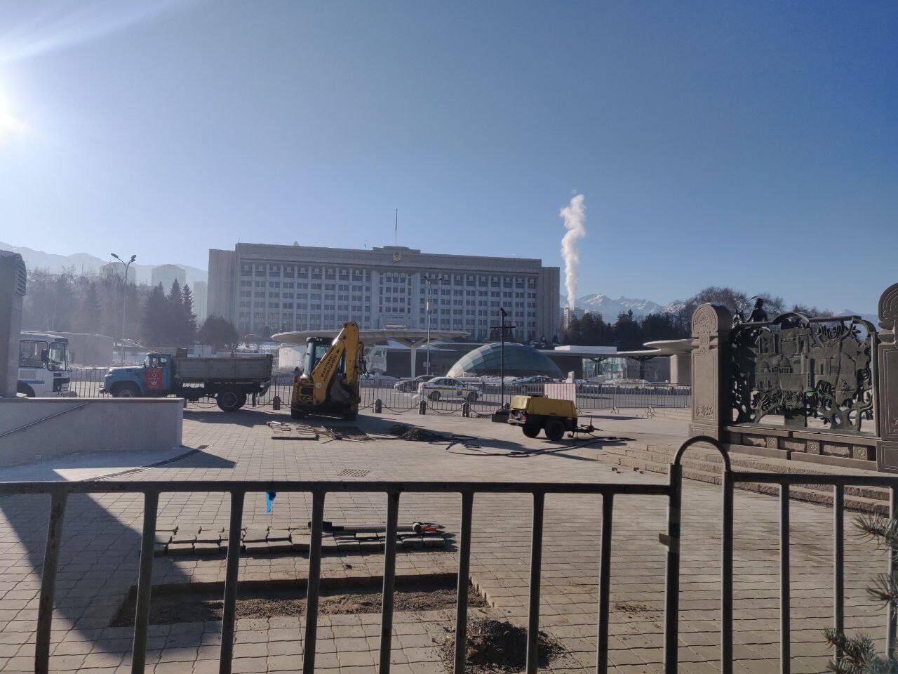 Площадь Республики в Алматы утром 10 января 2021 года. Фото Данияра Мусирова 