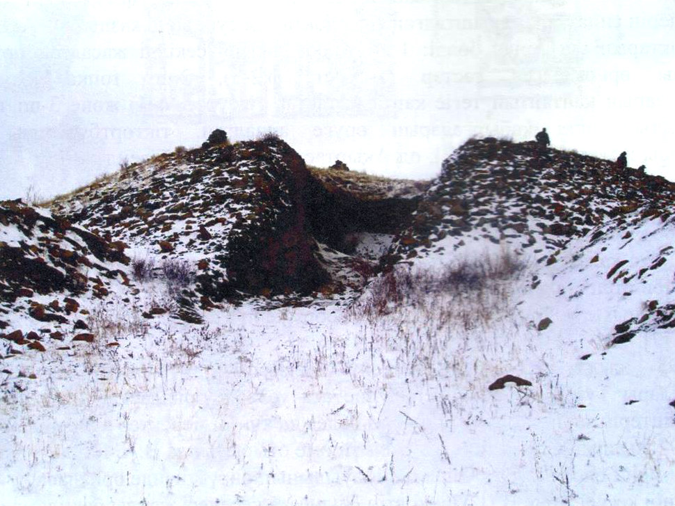 Курган, разграбленный "чёрными археологами", Восточно-Казахстанская область