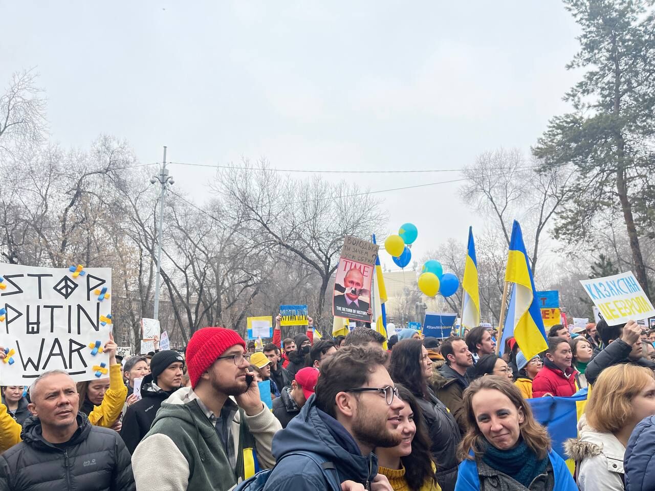 Митинги в поддержку украины. Митинг в Казахстане в поддержку Украины. Украинские активисты. Протесты в Украине.